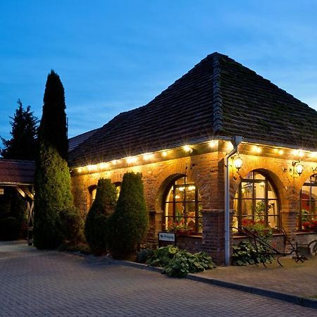 Landhotel Zur Schmiede Göhren-Lebbin エクステリア 写真