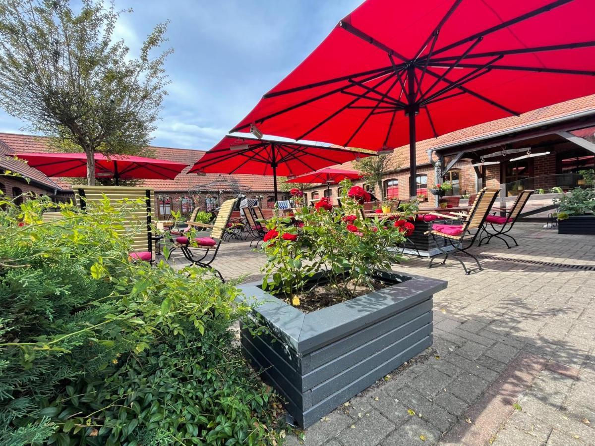 Landhotel Zur Schmiede Göhren-Lebbin エクステリア 写真