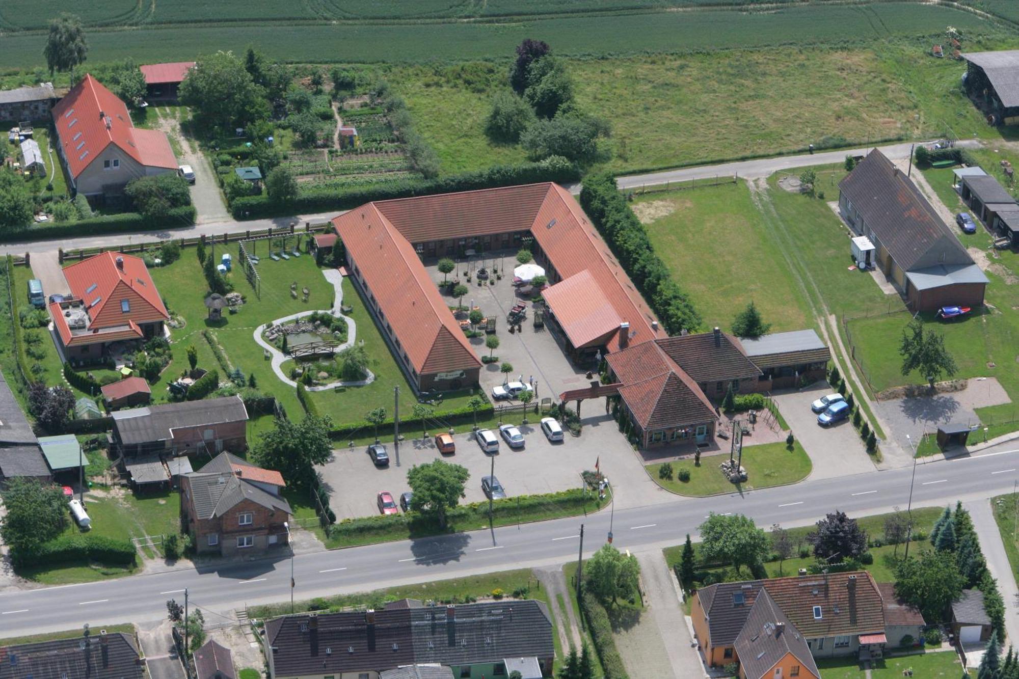 Landhotel Zur Schmiede Göhren-Lebbin エクステリア 写真