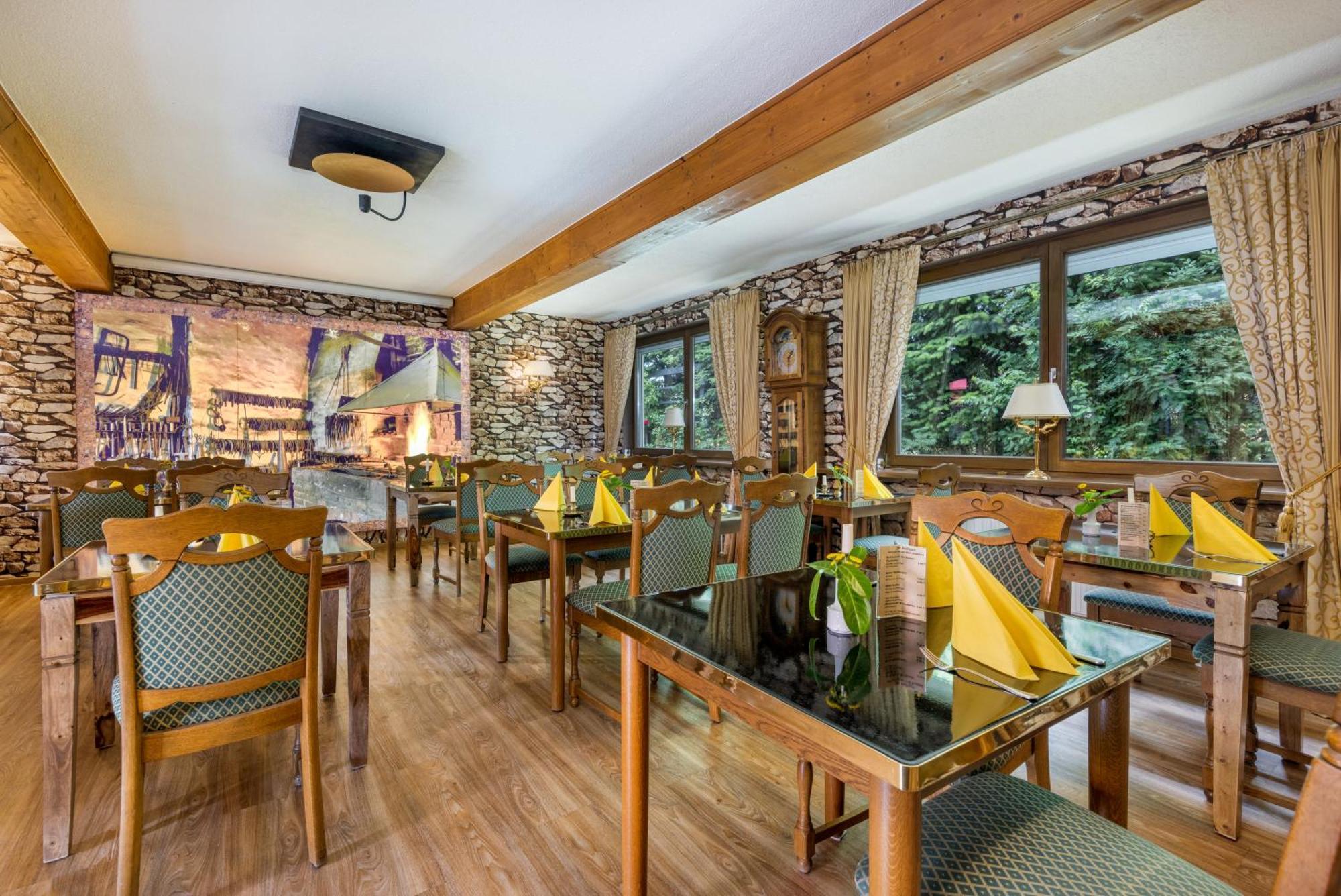 Landhotel Zur Schmiede Göhren-Lebbin エクステリア 写真