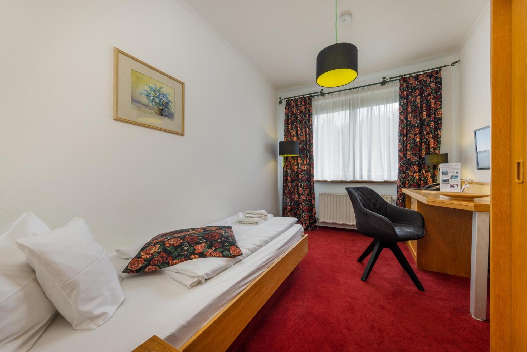 Landhotel Zur Schmiede Göhren-Lebbin エクステリア 写真