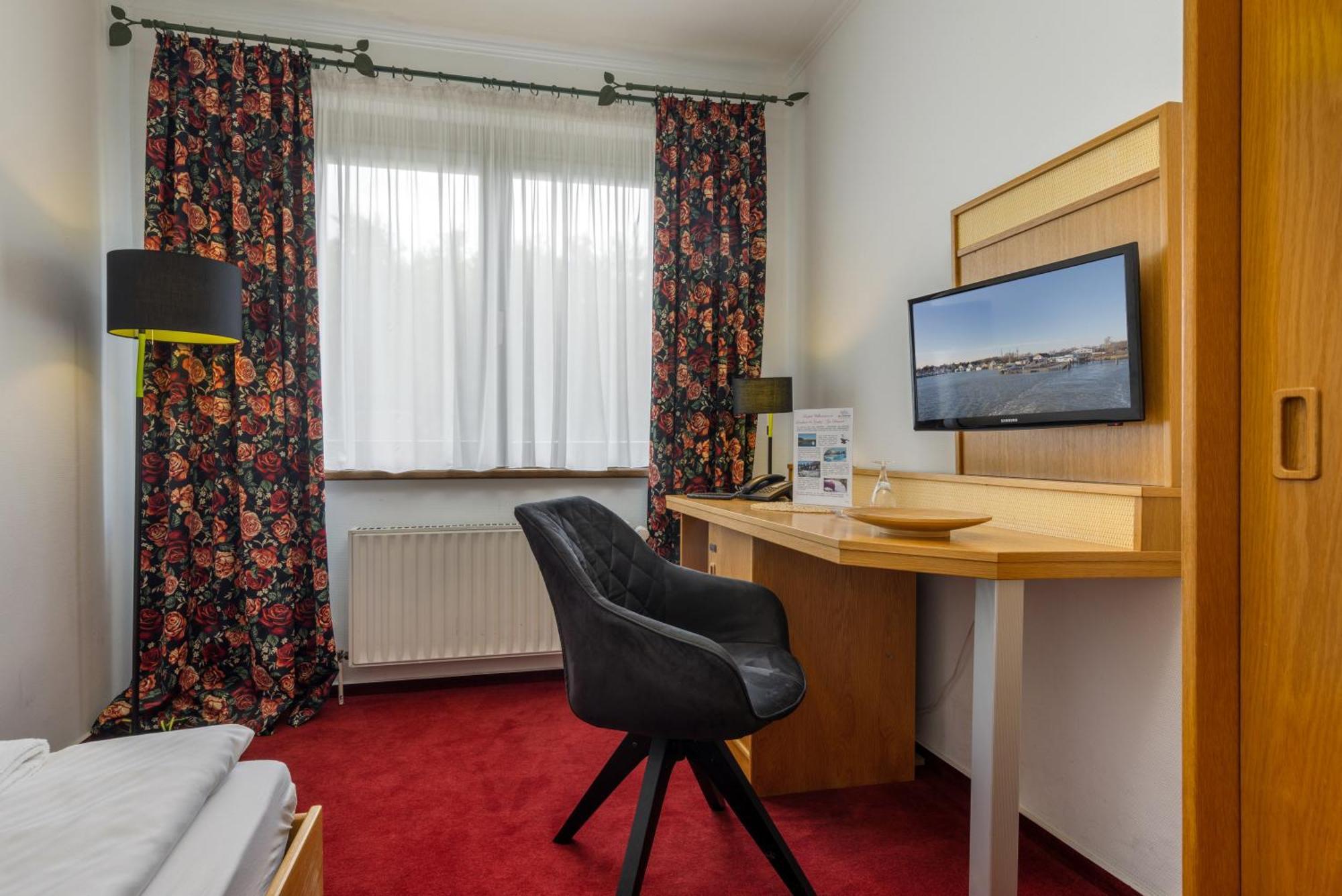 Landhotel Zur Schmiede Göhren-Lebbin エクステリア 写真