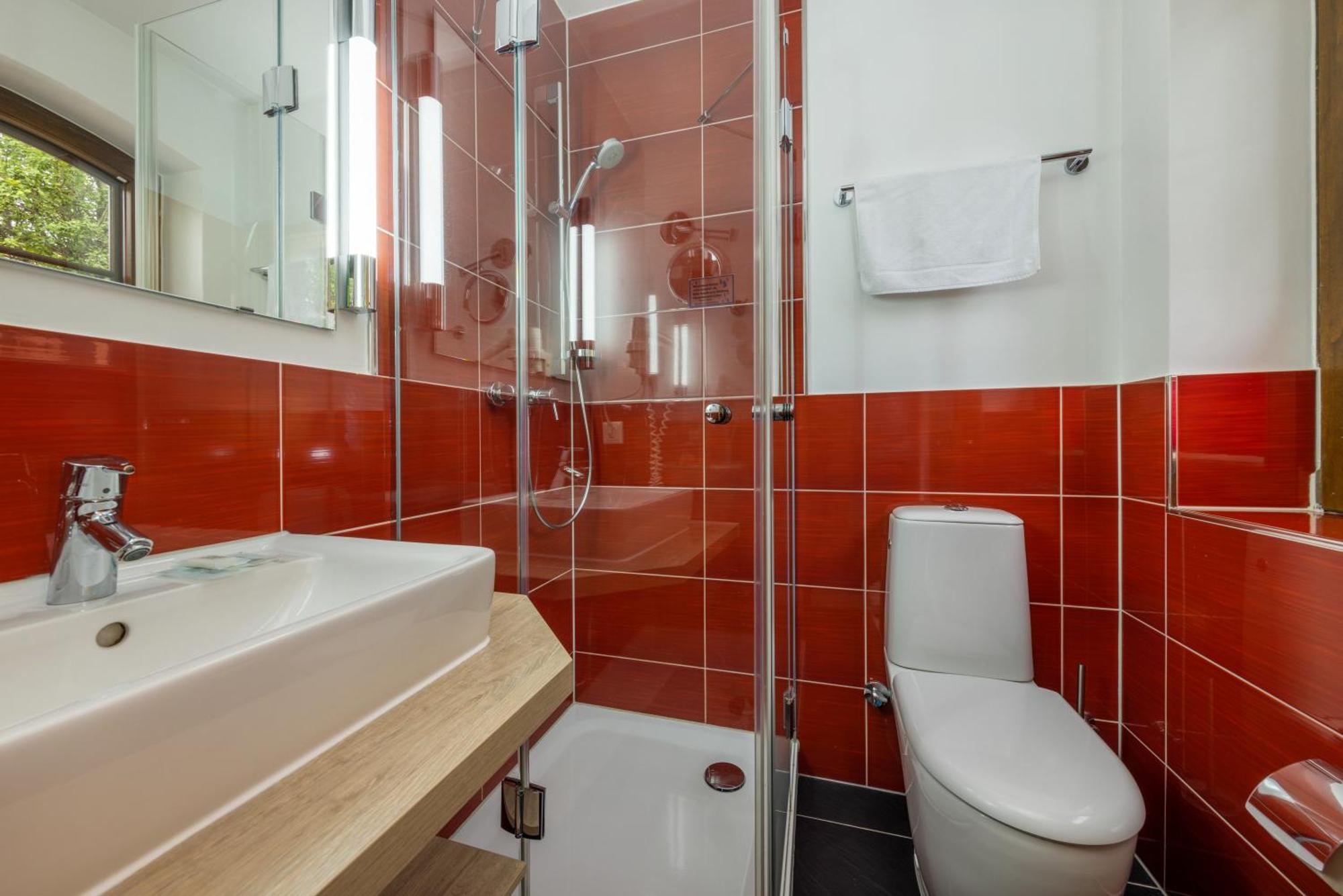 Landhotel Zur Schmiede Göhren-Lebbin エクステリア 写真