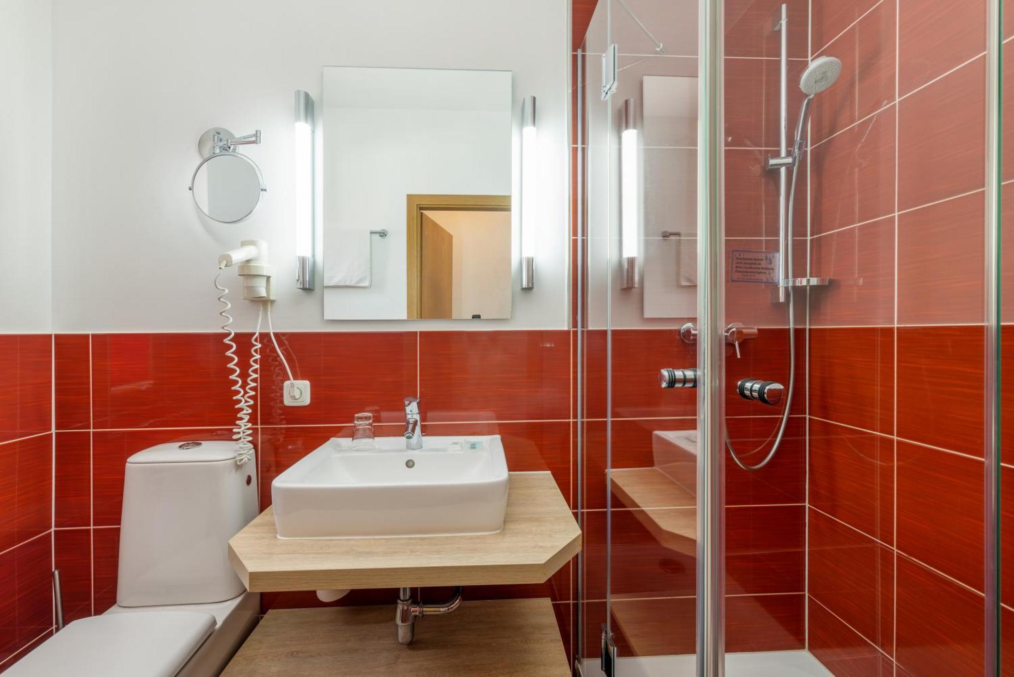 Landhotel Zur Schmiede Göhren-Lebbin エクステリア 写真