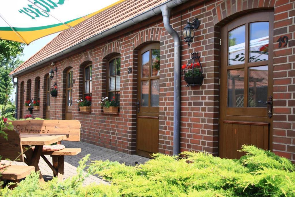 Landhotel Zur Schmiede Göhren-Lebbin エクステリア 写真