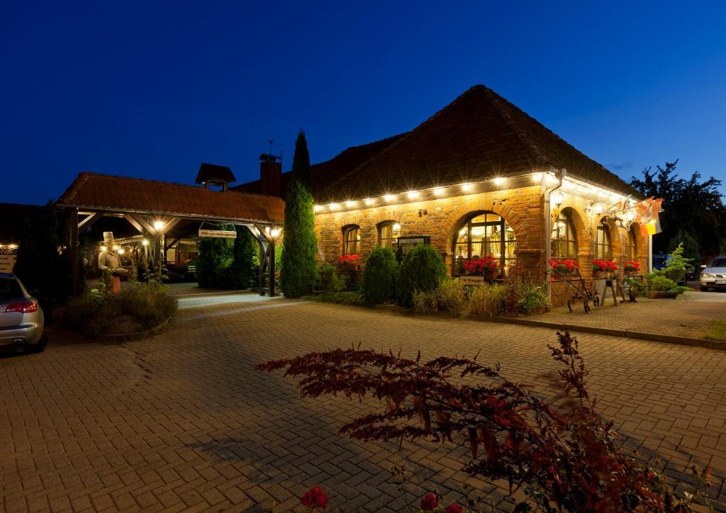 Landhotel Zur Schmiede Göhren-Lebbin エクステリア 写真