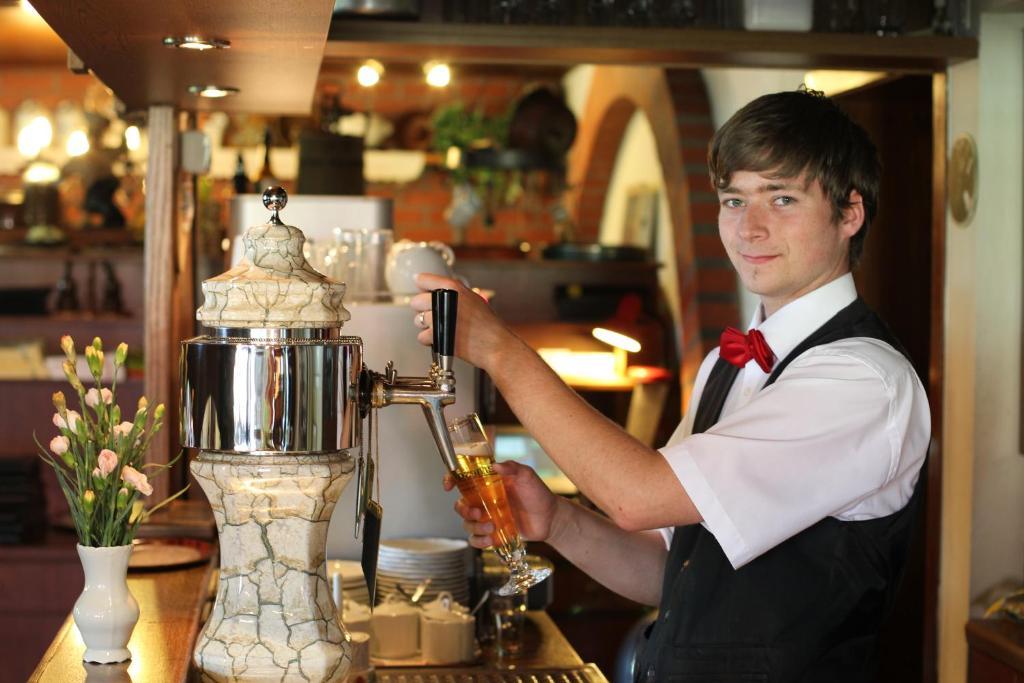 Landhotel Zur Schmiede Göhren-Lebbin エクステリア 写真
