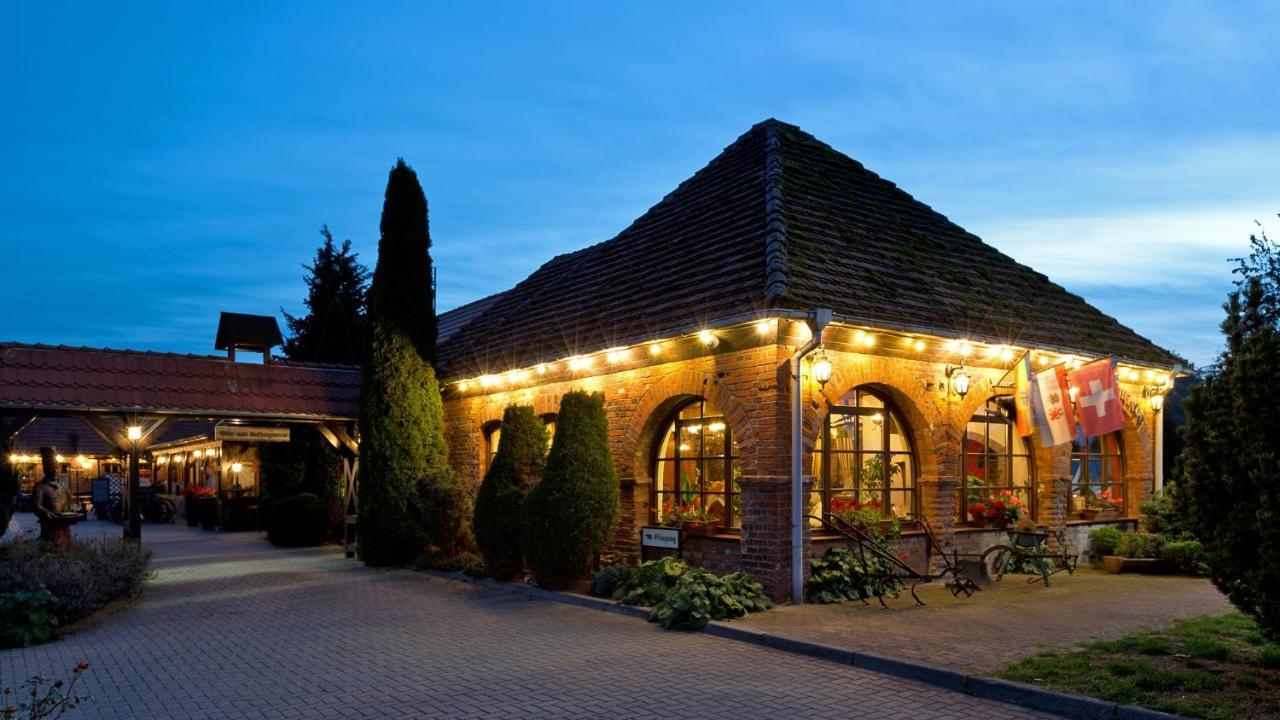 Landhotel Zur Schmiede Göhren-Lebbin エクステリア 写真