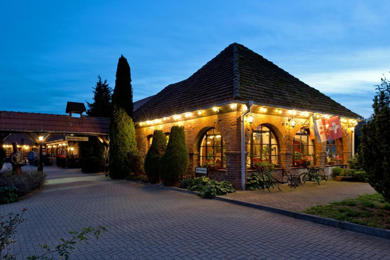 Landhotel Zur Schmiede Göhren-Lebbin エクステリア 写真