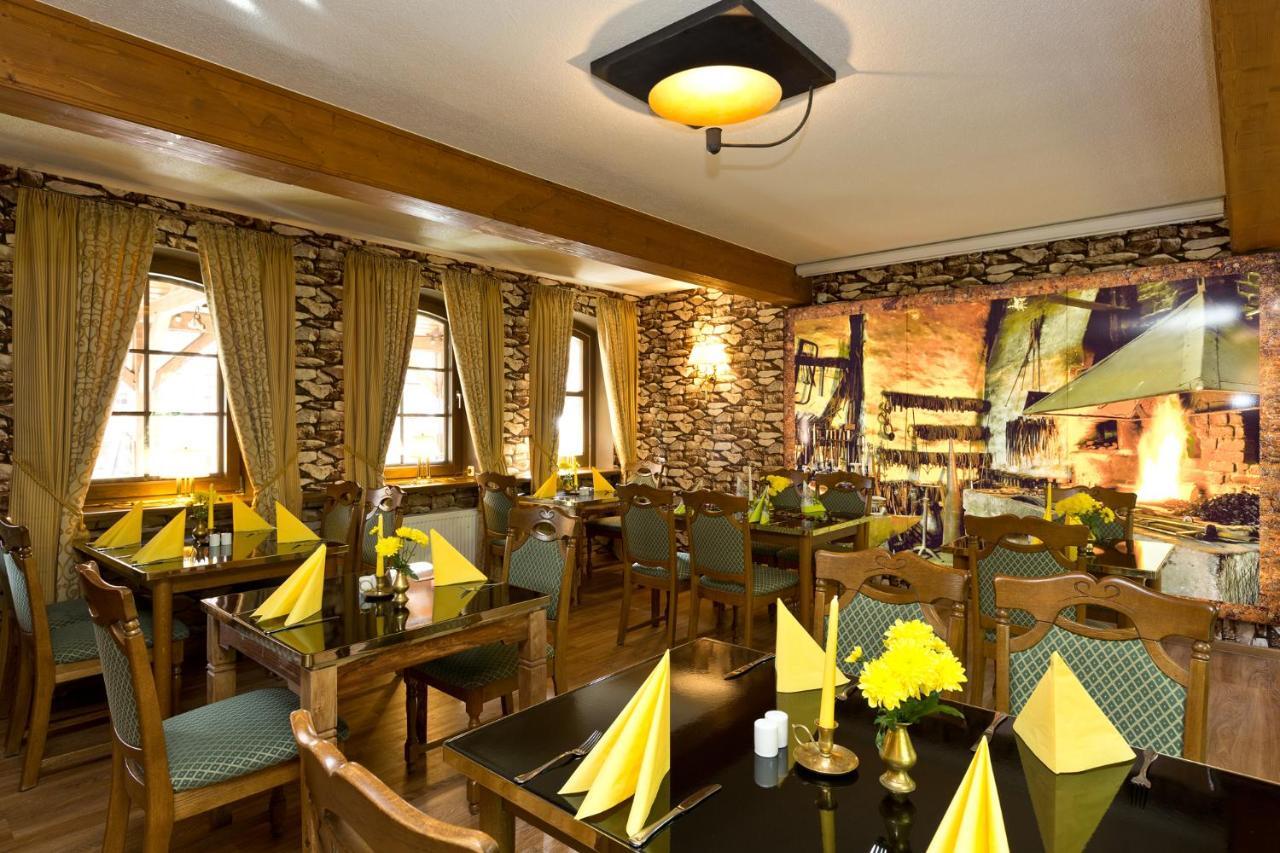 Landhotel Zur Schmiede Göhren-Lebbin エクステリア 写真